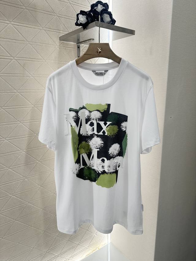 Max Mar*2025新品上架 印花圆领 定制Yb原生全棉材质 透气舒适 质感十足 宽松短袖T恤裁剪 凸显品牌格调 采用克重纯棉制成 垂坠感十足 呈现显瘦视觉