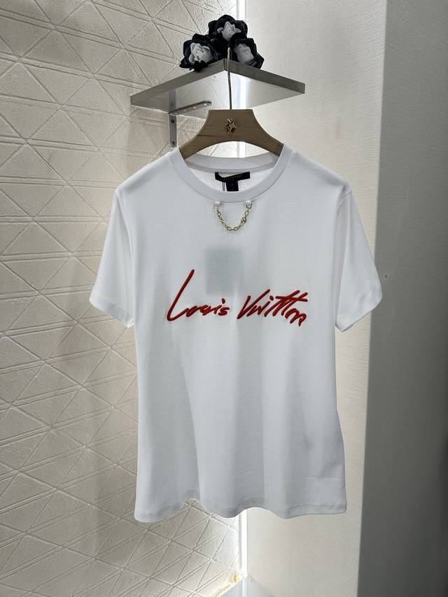 Louis Vuitto*2025新品上架 圆领刺绣字母链条 定制Yb原生全棉材质 透气舒适 质感十足 廓形Oversized宽松T恤裁剪 凸显品牌格调 采用克