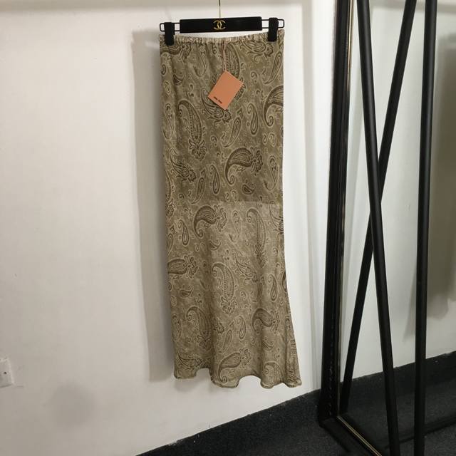 款号20253306 Miumi*新款 复古印花松紧腰半裙，咖色，S-Xl， S码；腰围62弹力，长97