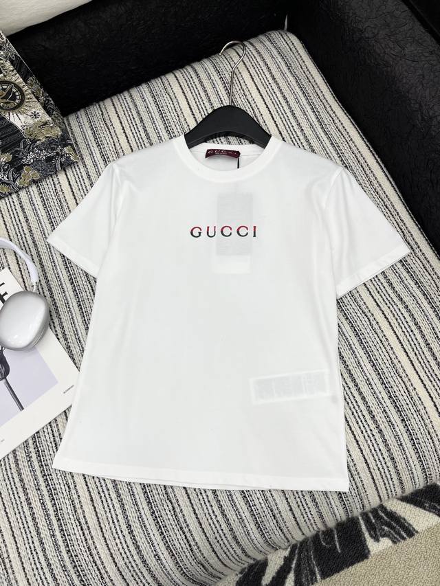 爆款现货 原单品质 Gucc*｜25限定系列新品刺绣短袖T恤 精致常规版型上身巨显瘦！ 定制最新印花 低调奢华！ 时髦精必备单品解锁所有穿搭！ 认准我家品质！经