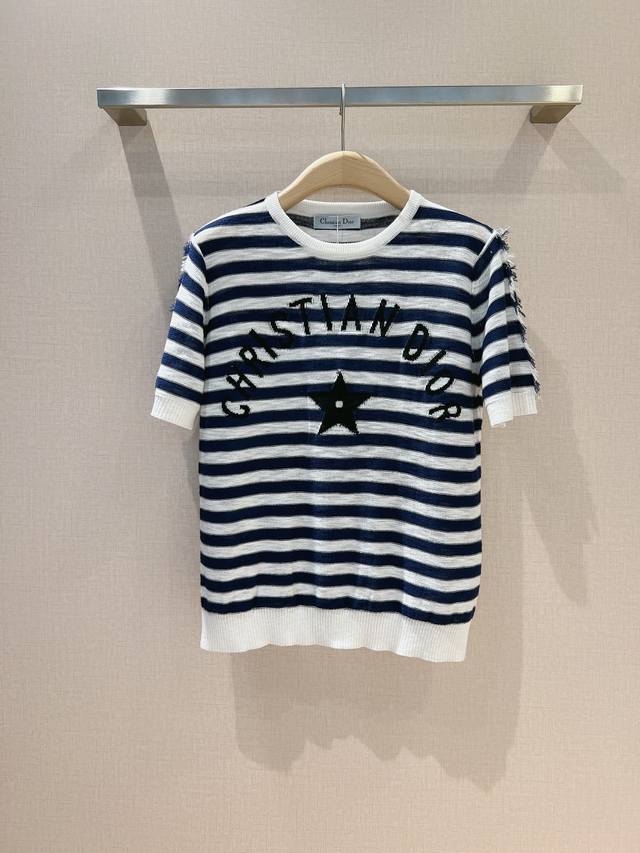 Dior 迪奥早春新品 柔软透气针织短袖上衣，条纹字母絮边圆领设计，弹力超大包容性很强，修身版型超白搭，上身巨显瘦 Df973,码数:S,M，L
