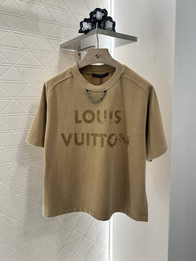 Louis Vuitto*2025新品上架 做旧水洗印花上衣短裤套装 定制Yb原生全棉材质 透气舒适 复古高级 短袖上衣采用克重面料 略带弹性显瘦修身 通体水洗