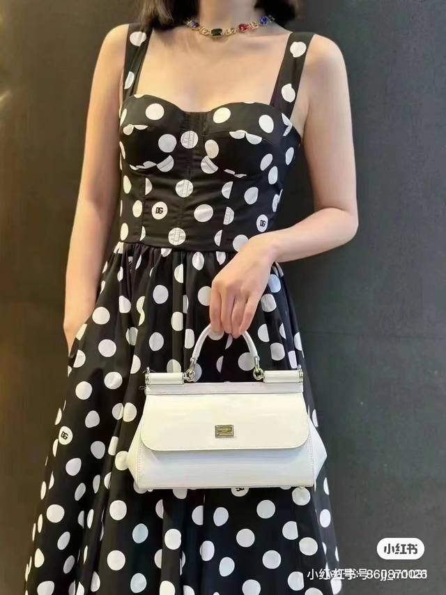 Dg新款 黑底波点 棉布紧身胸杯吊带连衣裙Smlxlxxl P