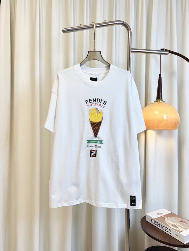 Fen*I新款多重工艺徽标Logot-Shirt 定制纯棉面料 克重高 舒适透气 工艺性强 印花+刺绣多重工艺制作 精致减龄 活力百搭 廓版版型 男女同款 最高