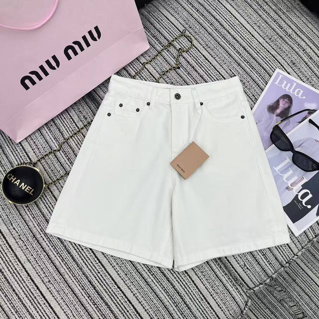 强烈推荐 25年早春夏系列Miu*新款牛仔五分裤 字母贴布绣口袋点缀 洗水颜色好看 32-44