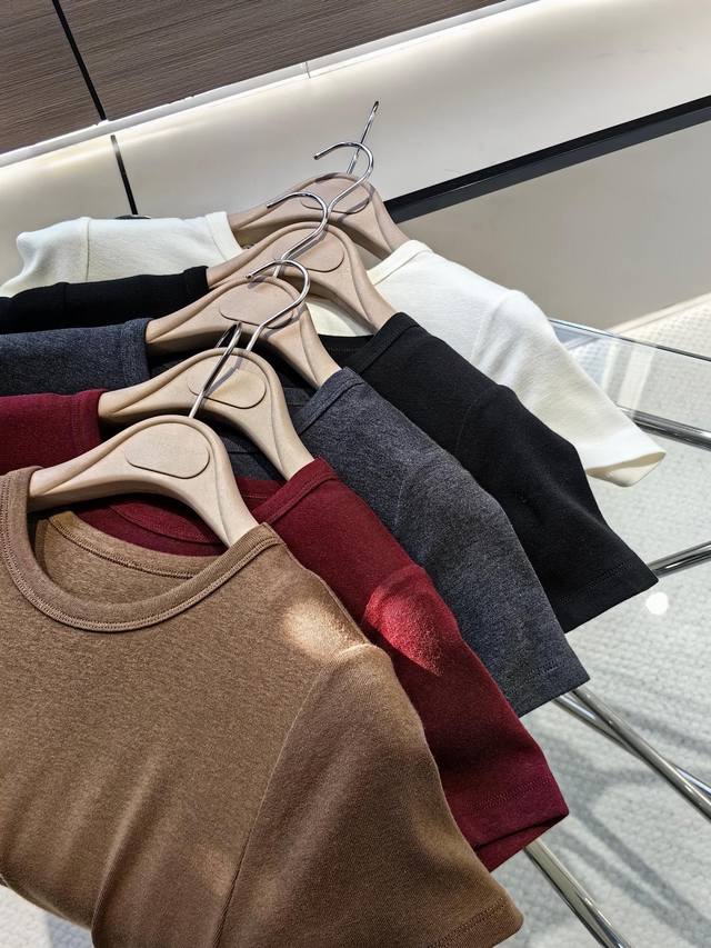 码数：S-M-L-Xl 一共5色！堪比羊绒舒服的T！ 就是无敌舒服又显瘦！ 版型又又很好！ 短袖中的王者！ 记得多买几色！！！