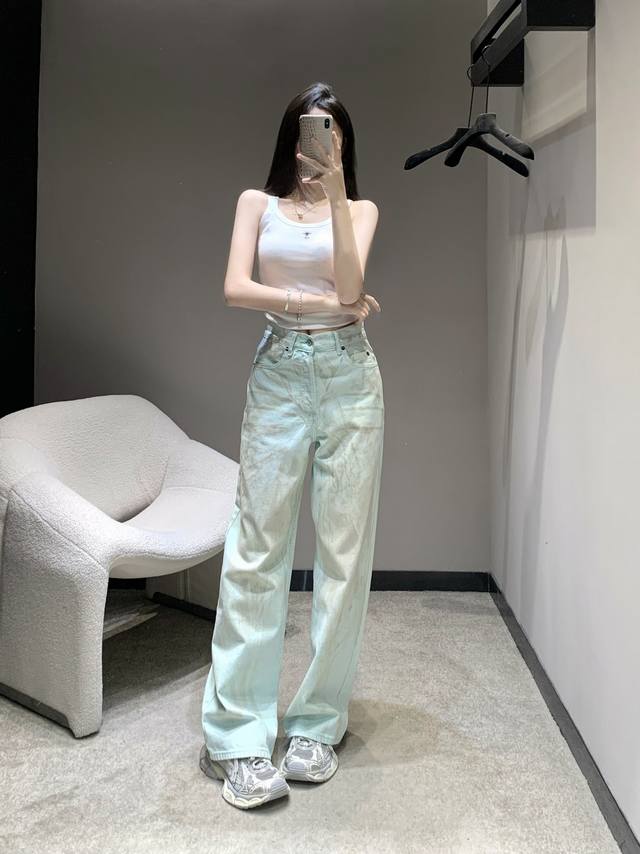 Acne Studi*S 25Ss早春新款 做旧复古浅绿牛仔长裤丨独家高版出品！是夏天的颜色呀！色系超好看的 怀旧复古洗水工艺裤子个性脏脏设计 时尚感在线 上身
