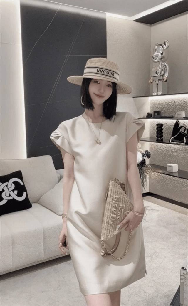 连衣裙 闭眼收！简约气质！夏季轻奢高级感宽松短裙，杏色，黑色和粉色，Smlxl， 面料：丝麻 M码胸围92肩宽42腰围94裙长87 每个码胸围平铺腰围相差4厘米