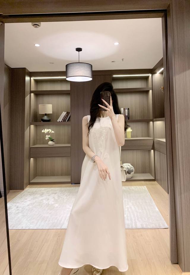 连衣裙 实拍经典简约名媛气质连衣裙 重工珠片刺绣连衣裙 7时尚舒适不挑人，上身美美美~大爆款， Sml X L