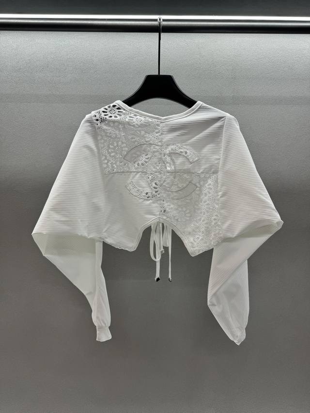 2680 Spring And Summer ！小香水溶花拼接镂空上衣， 定制纯棉府绸面料，做工精致， 泡泡袖设计，遮肉显瘦！ 三码！