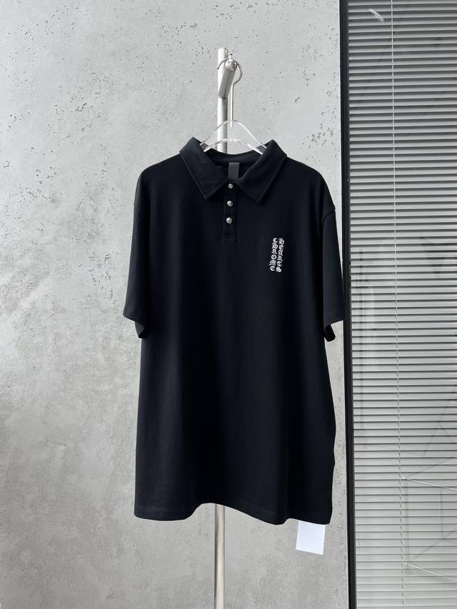 Chrome Hearts* 克罗心刺绣梵文Polo 很简单干净的一款克罗心，非常适合日常穿着，上身版型也很好，男女同款，宽松版型轻松遮肉。 Size：S M