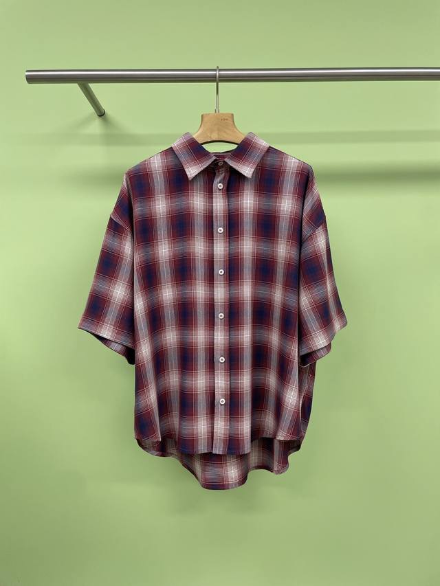 Acne Studios 2025早春仲夏夜系列格子短袖衬衣，夏天来了怎能少了这款清爽的格子衬衫呢，纯棉材质，触感柔软，透气性极佳，穿上它仿佛连心情都变得清爽起