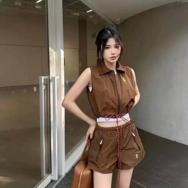 25新款春夏新款少女运动风连帽抽绳短外套+焦糖色高板本Sml