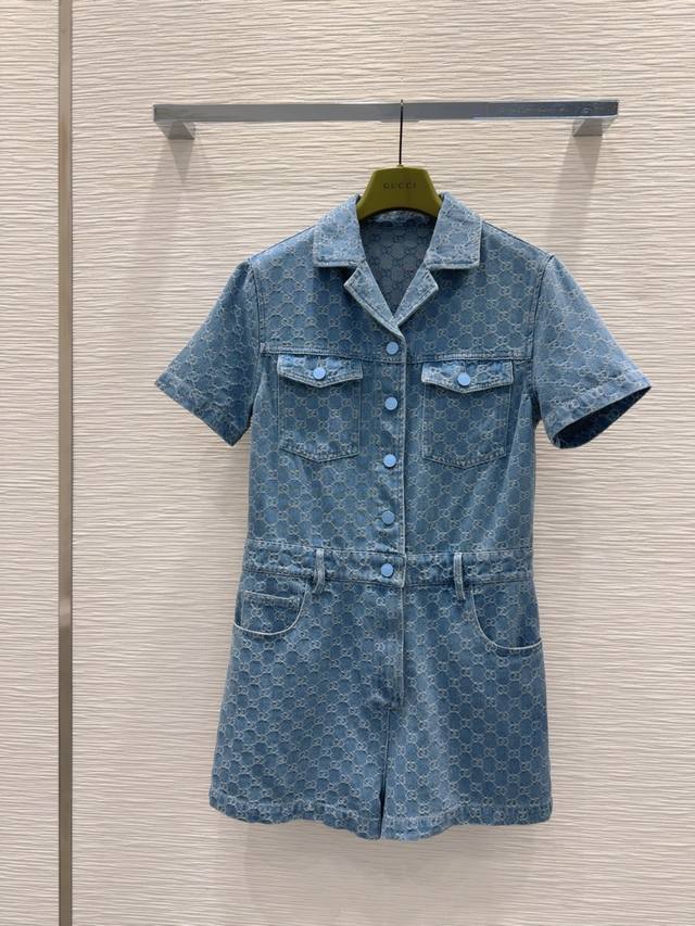 Gucc* 2025Ss新款 高版出品~超时髦新款丹宁牛仔 酵洗个性色调上身又酷又飒爽 采用定制高品质斜纹棉质水洗牛仔面料，纹理细腻，棉感自然，既有筋骨感又不失