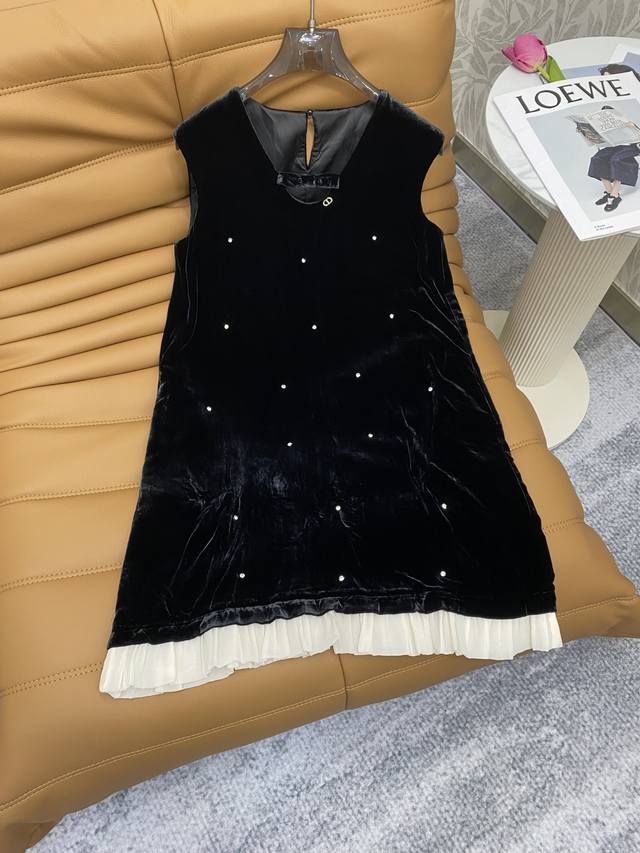 Di*25Ss 性感V领重工烫钻点缀下摆撞色花边设计背心连衣裙，高级面料，颜色:图片色，面料：真丝丝绒面料 Smlxl