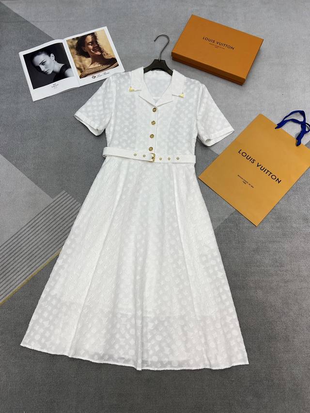 高品质Louisvuitton*2025夏季新款翻领短袖长款连衣裙新款Logo提花面料搭配本布腰带定制五金纽扣 腰带头细节感满满大裙摆更好修饰身材曲线单色Sml