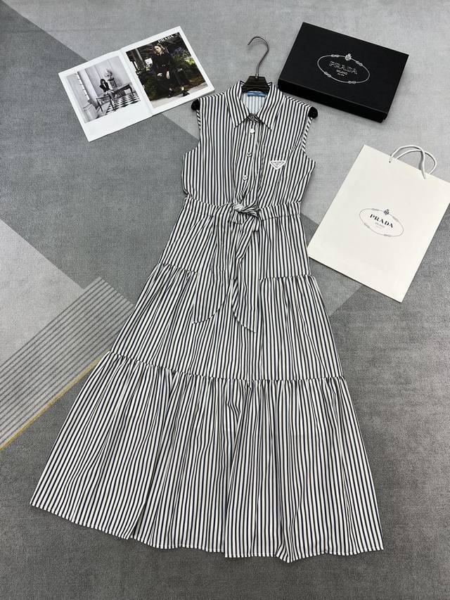 高品质Prada* 25Ss新款无袖连衣裙 条纹拼色 装饰腰带拼接 经典三角标 高品质 单色三码Sml