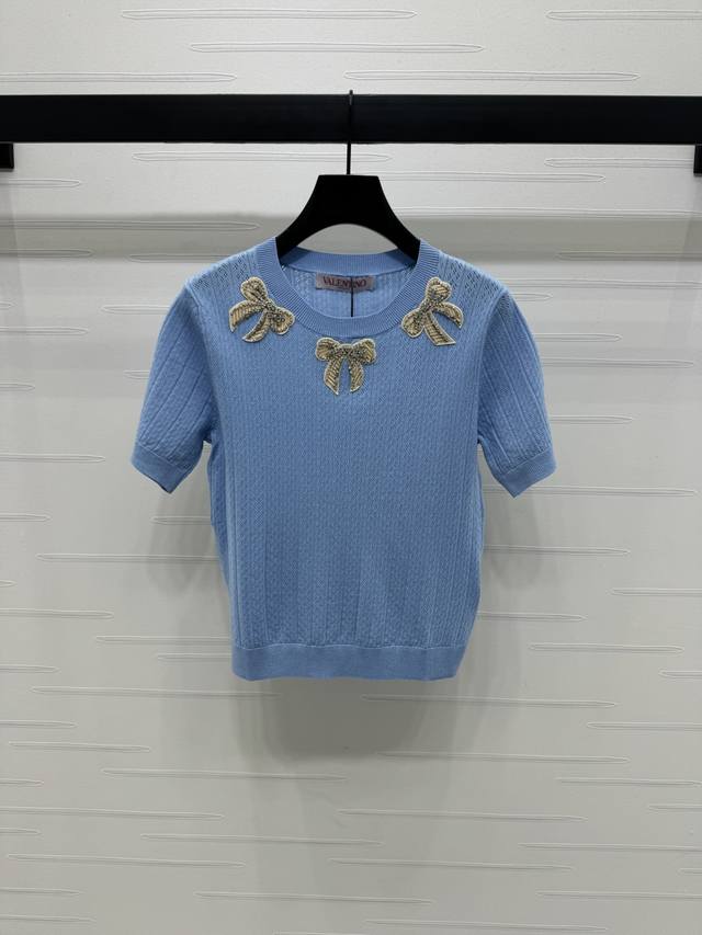 上新原单高端品质 Valentin*2025春夏最新系列！重工蝴蝶结镶钻针织短袖！定制Yb针织纱线织造 弹力舒适 透气好穿 圆领镂空针织短袖剪裁 美化头肩比例更