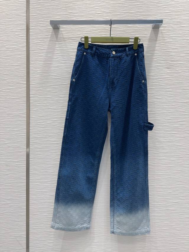 Gucc*2025Ss新款 高版出品~超时髦新款丹宁牛仔 酵洗个性色调上身又酷又飒爽 采用定制高品质斜纹棉质水洗牛仔面料，纹理细腻，棉感自然，既有筋骨感又不失柔