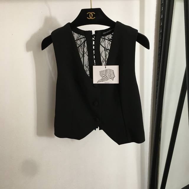 款号20253467 Alexander*大王家新款 后背蕾丝透视拼接V领西装背心，黑色，Sml， M码；胸围80，长45 .