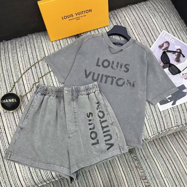 强烈推荐 25年早春夏系列 Lou*新裤字母印花短袖圆领T恤搭配松紧腰短裤套装 两色Sml
