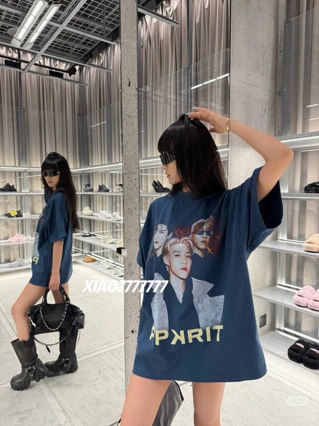 Balenci*Ga 25新款 夏天的短袖想穿的潮还得看巴子 巴黎世家这件Pp人像的大爆款真的太帅了！ 把品牌代言人印在衣服上的鬼才想法也只有放在巴子这才是合理