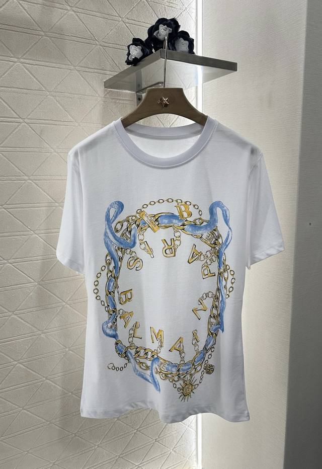 Balmai*2025新品上架 链条印花 定制Yb丝光全棉材质 透气舒适 质感十足 常规短袖T恤裁剪 凸显品牌格调 采用克重纯棉制成 略带有弹力 呈现显瘦视觉效