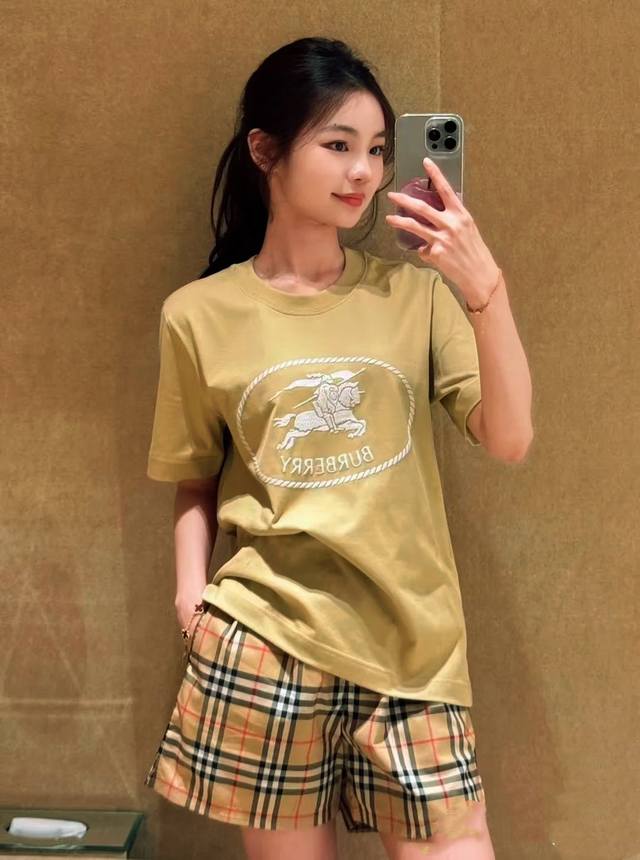 Bur巴宝莉！专柜款！高版本！胸前刺绣字母Logo战马图案圆领丝光棉短袖T恤！三标齐全！码数S M L，现货发！ M码胸围96衣长58