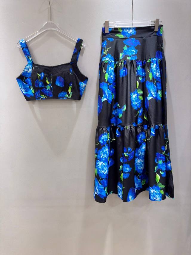 套装Dolce & Gabbana杜嘉班纳最新 爆款系列西西里风情蓝色牵牛花印花喇叭花风信子绣球花蓝色妖姬印花系胸衣抹胸吊带背心＋高腰印花半身裙 套装两件套。S