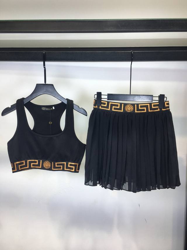 套装 新品 Versace 范思哲女士希腊回纹边饰美杜莎头像吊带背心＋螺纹松紧腰百褶半身裙 两件套 Smlxl