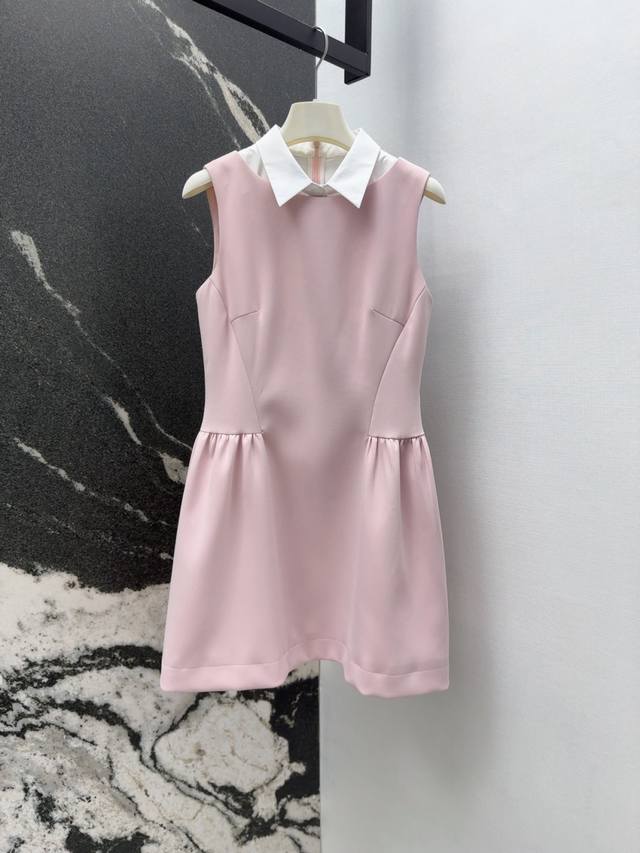 小众设计 25Ss 春夏新品法式赫本风衬衫领假两件无袖连衣裙 令人心动的温柔嫩粉色上身太美了 立体收腰塑造完美身材比例 妥妥的娇俏千金感 可盐可甜优雅女人味 日