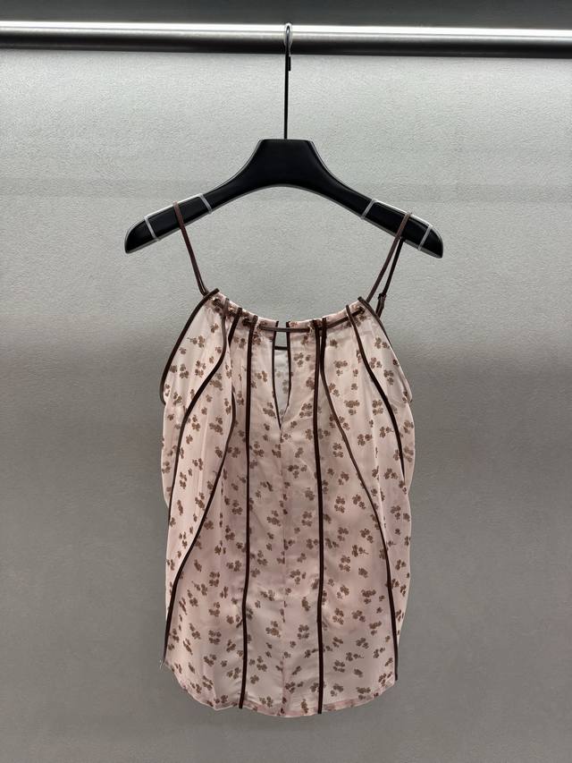 2660 Spring And Summer ！Pal*Avas，纱幔花影印花吊带， 粉粉嫩嫩碎花少女感，面料轻薄飘逸， 褶皱V领设计感满满！ 三码！