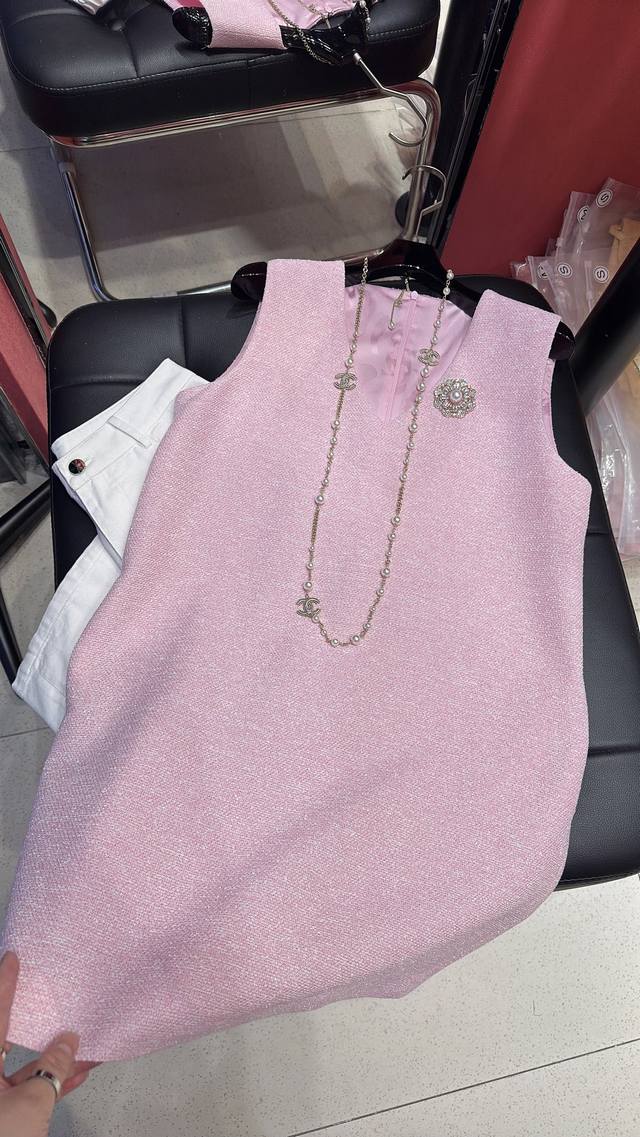 Chane * 背心裙 侧面有口袋 配定制款胸针码数 36 38 40