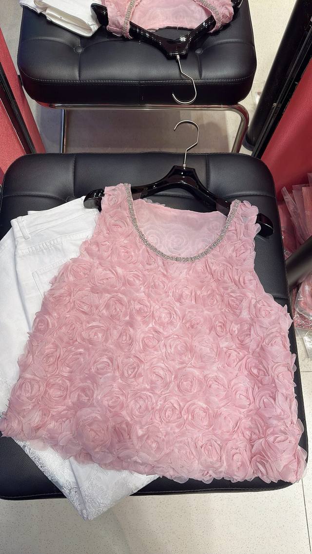 爆版栩栩如生的立体花朵背心 超级百搭 码数36 38 40