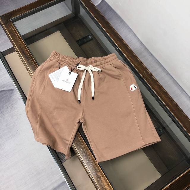 Amon*Cler 蒙*口 2025新款休闲短裤～定制卫衣毛圈棉面料，柔软舒适亲肤感极佳，吸汗透气！品牌标志性Logo图案，简约休闲款式打造休闲与个性兼备的时髦