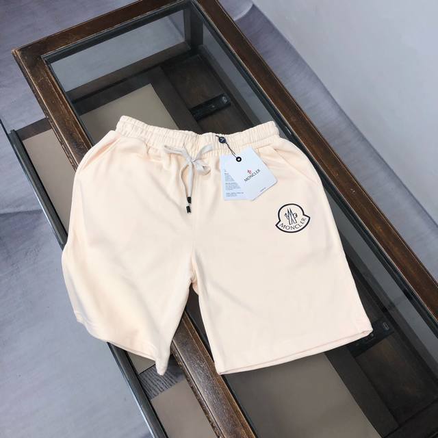 Amon*Cler 蒙*口 2025新款休闲短裤～定制卫衣毛圈棉面料，柔软舒适亲肤感极佳，吸汗透气！品牌标志性印花Logo图案，简约休闲款式打造休闲与个性兼备的
