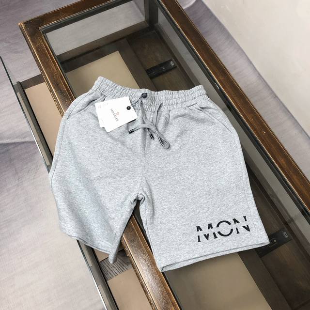 Amon*Cler 蒙*口 2025新款休闲短裤～定制卫衣毛圈棉面料，柔软舒适亲肤感极佳，吸汗透气！品牌标志性硅胶印花Logo图案，简约休闲款式打造休闲与个性兼