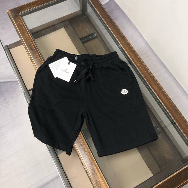 Amon*Cler 蒙*口 2025新款休闲短裤～定制卫衣毛圈棉面料，柔软舒适亲肤感极佳，吸汗透气！品牌标志性五金金属徽标Logo图案，简约休闲款式打造休闲与个