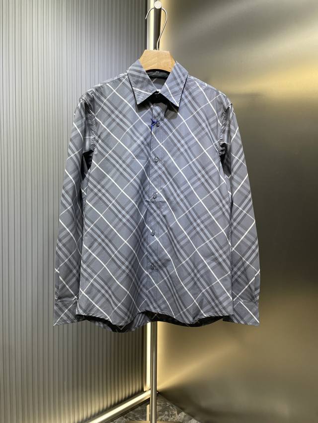 Burberry 顶级原单 巴宝莉Bbr 25Ss春夏新款斜格纹衬衫 客供面料采用100%棉，配上同色系的贝壳纽扣让衣服更具质感。Vintage小格纹棉质面料，