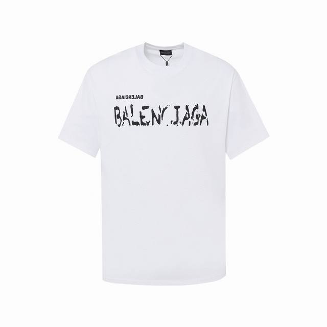 Balenciaga巴黎世家 巴黎反字母立体发泡短袖T恤 图案的地方浆料能够透过到织物上 渗透性强且面料纹路清晰可见 后幅图案中有细微的虚化设计效果 据实物对点