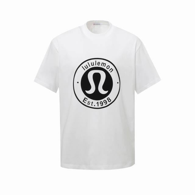 Lululemon 露露乐蒙 25Ss春夏款 立体植绒Logo重磅短袖T恤 独家定织定染高克重紧密精梳棉面料Os落肩宽松版型 春夏最新砖柜同步 男女同款 码数：