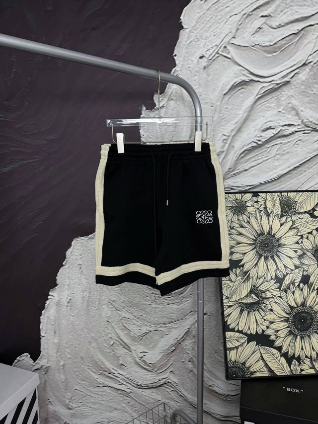 款号Aa74120 罗意威小标刺绣织带短裤 Loewe 专柜同款 采用 G纯棉面料，整体织带包边 拿手上非常有质感 立体 大气 夏天百搭好穿 简单大气 采用Os