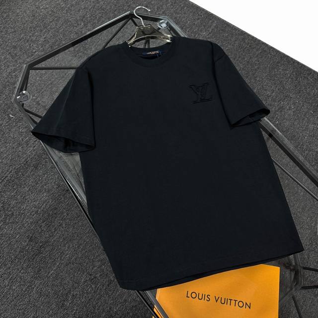 Louis Vuitton路易威登 25款高版本 面料采用300克高密度纯棉 不变形 不缩水 三标齐全 男女同款 工艺：刺绣工艺 颜色：白色 粉色 黑色