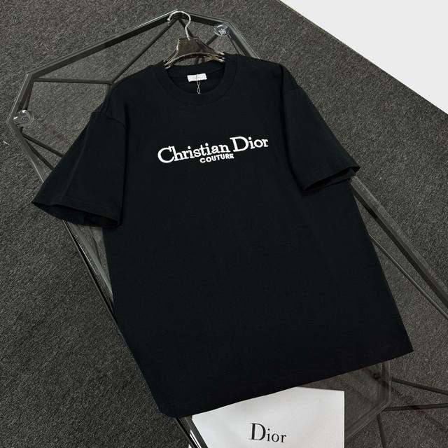 Dior 迪奥 25款高版本 面料采用300克高密度纯棉 不变形 不缩水 三标齐全 男女同款 工艺： 真空刺绣工艺 颜色：白色 黑色 Size：S-Xl