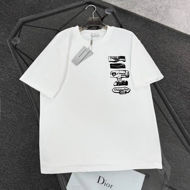 Dior 迪奥 25款高版本 面料采用300克高密度纯棉 不变形 不缩水 三标齐全 男女同款 工艺： 植绒印花工艺 颜色：白色 黑色 Size：S-Xl