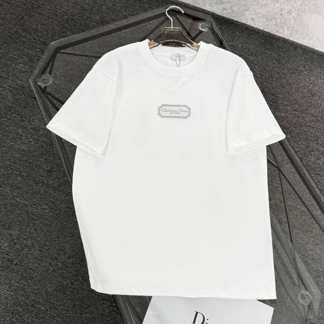 Dior 迪奥 25款高版本 面料采用300克高密度纯棉 不变形 不缩水 三标齐全 男女同款 工艺： 刺绣+前领小三角造形 颜色：白色 浅蓝色 深灰色 浅灰色