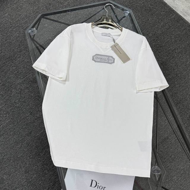 Dior 迪奥 25款高版本 面料采用300克高密度纯棉 不变形 不缩水 三标齐全 男女同款 工艺： 刺绣+前领小三角造形 颜色：白色 黑色 浅蓝色 深灰色 浅
