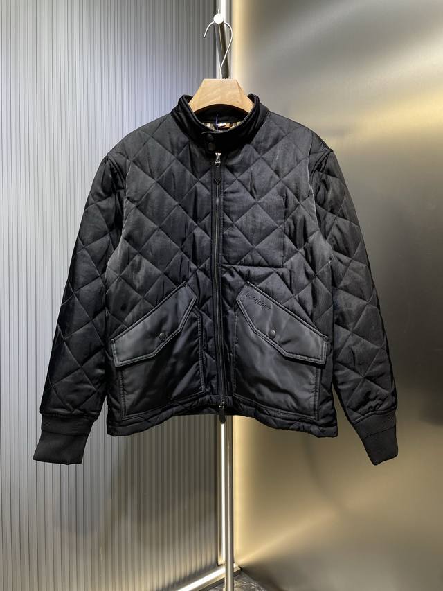 Burberry 顶级原单 巴宝莉绗缝温控谷仓棉服夹克 Bur王牌货品，温控立领复古菱格格纹夹棉，潮男潮女可反面穿格纹复古的时髦 ，永远都不褪流行，黑色一面的采