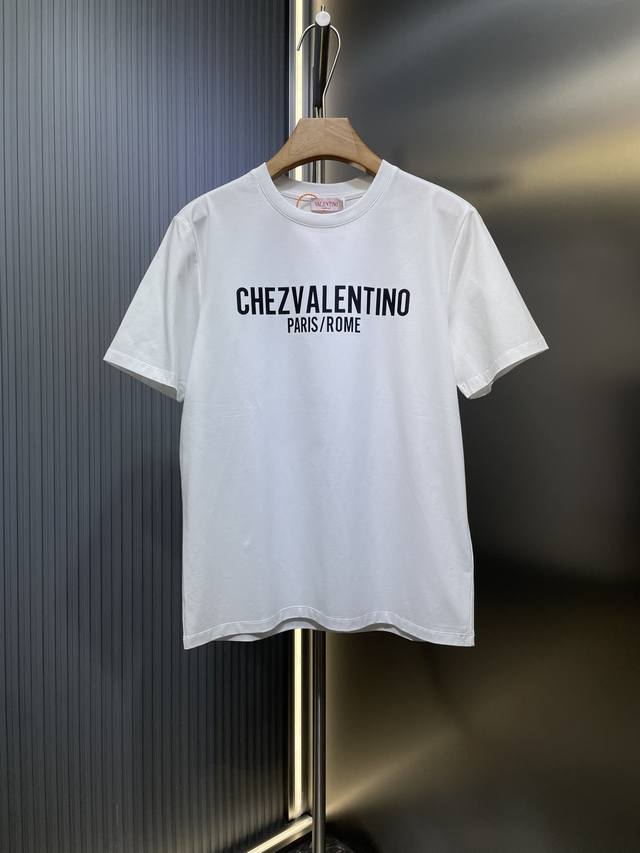 Valentino 顶级原单 华伦天奴 25Ss春夏新品立体印花圆领短袖T恤，胸前缀饰品牌立体字母设计，经典休闲单品更显精致，极简风格设计，不束缚不挑人的款式，