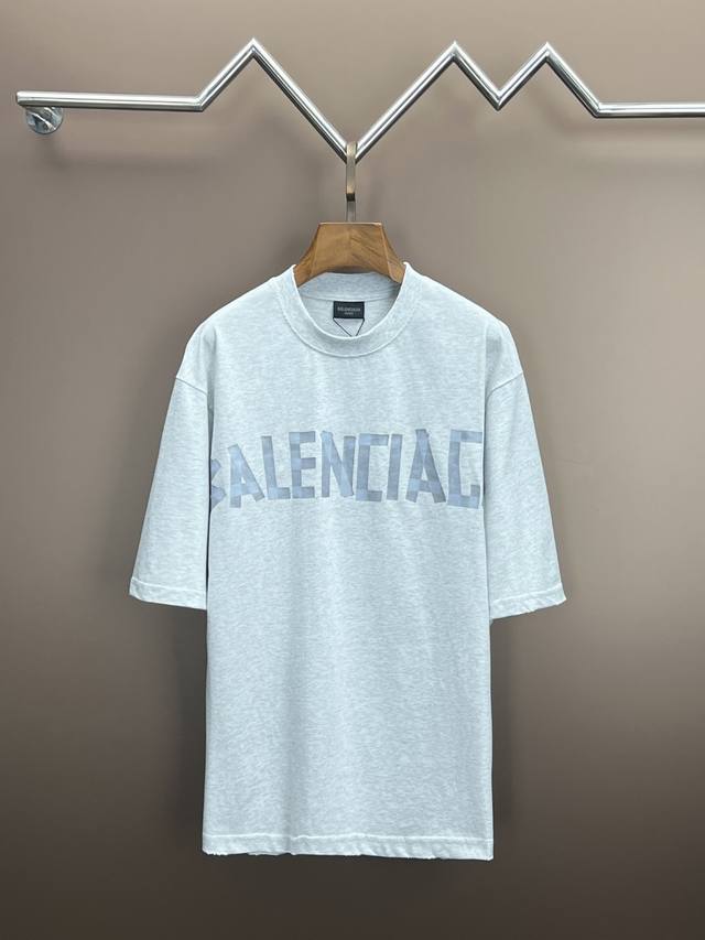 高端品质 巴黎世家Balenciaga 原版高克重纱纯棉面料 重工艺，印花，破洞，手感滑爽 L极度舒适体验 十足的高级感，都保持奢华高贵的特有的视觉质感. 颜色